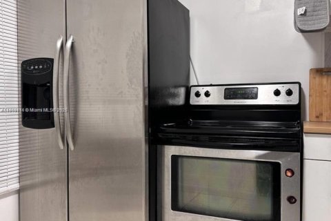 Condominio en venta en Hallandale Beach, Florida, 1 dormitorio, 78.69 m2 № 1979658 - foto 9