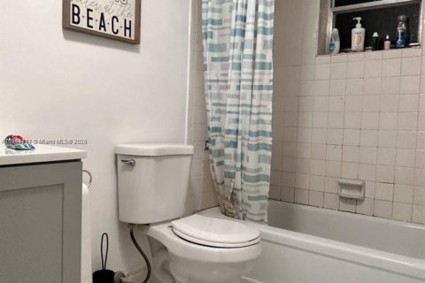 Condominio en venta en Hallandale Beach, Florida, 1 dormitorio, 78.69 m2 № 1979658 - foto 7