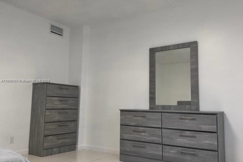 Condominio en venta en Hallandale Beach, Florida, 1 dormitorio, 78.69 m2 № 1979658 - foto 13