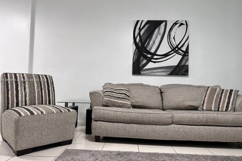 Condominio en venta en Hallandale Beach, Florida, 1 dormitorio, 78.69 m2 № 1979658 - foto 3