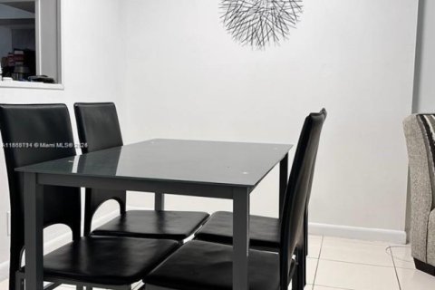 Condominio en venta en Hallandale Beach, Florida, 1 dormitorio, 78.69 m2 № 1979658 - foto 6