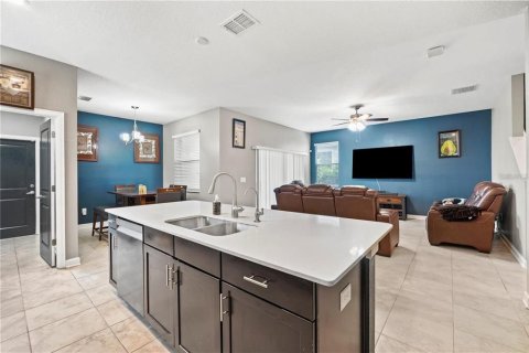 House in Orlando, Florida 5 bedrooms, 245.08 sq.m. № 1910078 - photo 12