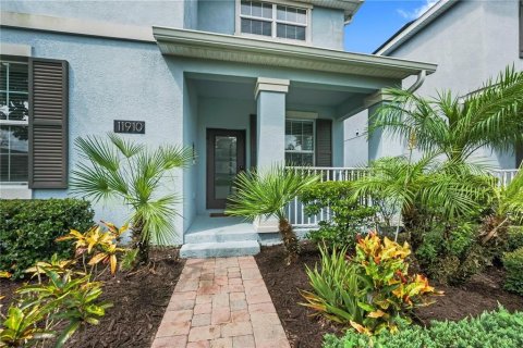 House in Orlando, Florida 5 bedrooms, 245.08 sq.m. № 1910078 - photo 3