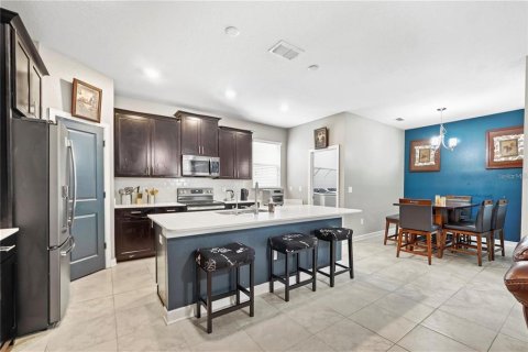House in Orlando, Florida 5 bedrooms, 245.08 sq.m. № 1910078 - photo 10