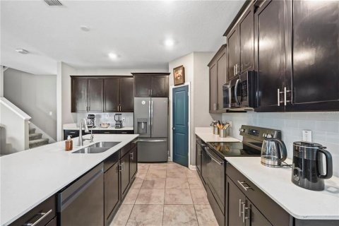 House in Orlando, Florida 5 bedrooms, 245.08 sq.m. № 1910078 - photo 11