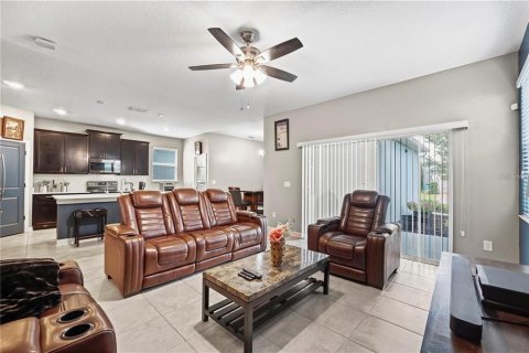 House in Orlando, Florida 5 bedrooms, 245.08 sq.m. № 1910078 - photo 9