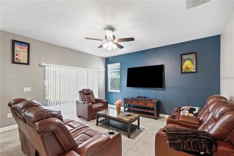 House in Orlando, Florida 5 bedrooms, 245.08 sq.m. № 1910078 - photo 8