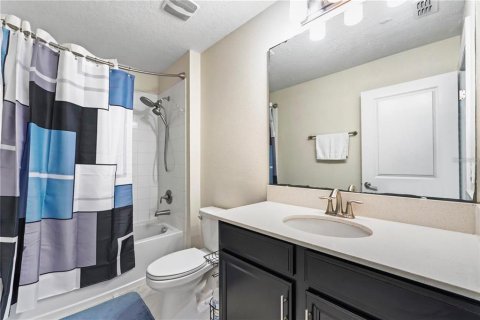 House in Orlando, Florida 5 bedrooms, 245.08 sq.m. № 1910078 - photo 23