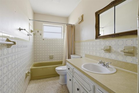 House in Miami, Florida 3 bedrooms, 130.62 sq.m. № 1984578 - photo 23