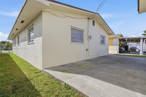 House in Miami, Florida 3 bedrooms, 130.62 sq.m. № 1984578 - photo 7