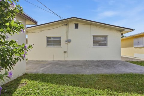 House in Miami, Florida 3 bedrooms, 130.62 sq.m. № 1984578 - photo 6