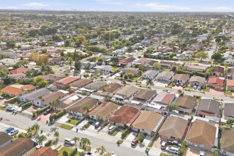 House in Miami, Florida 3 bedrooms, 130.62 sq.m. № 1984578 - photo 28