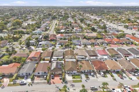 House in Miami, Florida 3 bedrooms, 130.62 sq.m. № 1984578 - photo 27