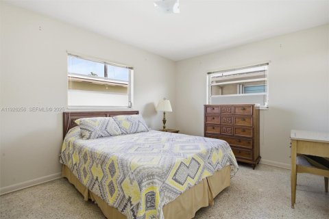 House in Miami, Florida 3 bedrooms, 130.62 sq.m. № 1984578 - photo 20