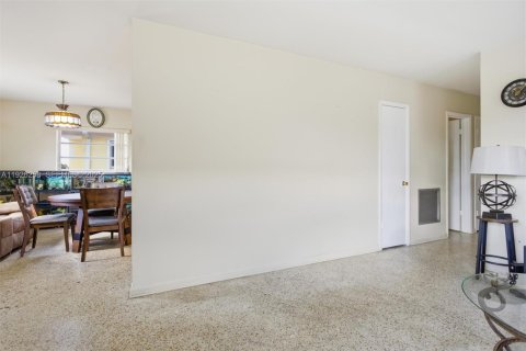 House in Miami, Florida 3 bedrooms, 130.62 sq.m. № 1984578 - photo 11