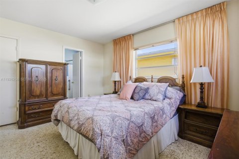 House in Miami, Florida 3 bedrooms, 130.62 sq.m. № 1984578 - photo 17