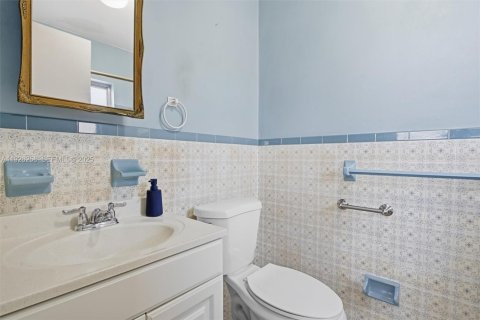 House in Miami, Florida 3 bedrooms, 130.62 sq.m. № 1984578 - photo 19