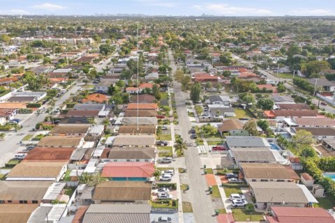 House in Miami, Florida 3 bedrooms, 130.62 sq.m. № 1984578 - photo 29