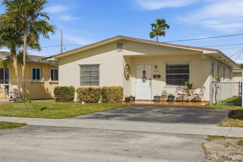 House in Miami, Florida 3 bedrooms, 130.62 sq.m. № 1984578 - photo 3