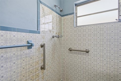 House in Miami, Florida 3 bedrooms, 130.62 sq.m. № 1984578 - photo 15