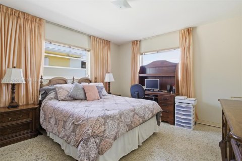 House in Miami, Florida 3 bedrooms, 130.62 sq.m. № 1984578 - photo 16