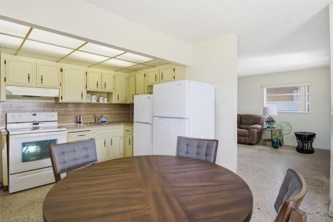 House in Miami, Florida 3 bedrooms, 130.62 sq.m. № 1984578 - photo 14