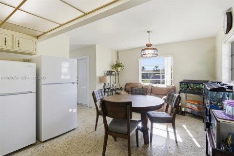 House in Miami, Florida 3 bedrooms, 130.62 sq.m. № 1984578 - photo 13