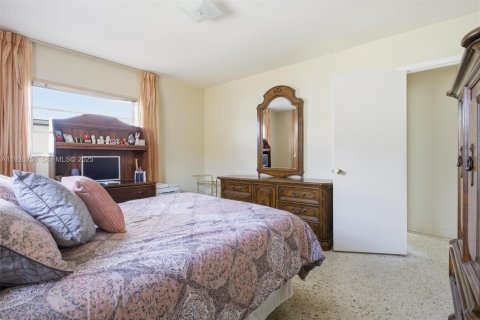 House in Miami, Florida 3 bedrooms, 130.62 sq.m. № 1984578 - photo 18