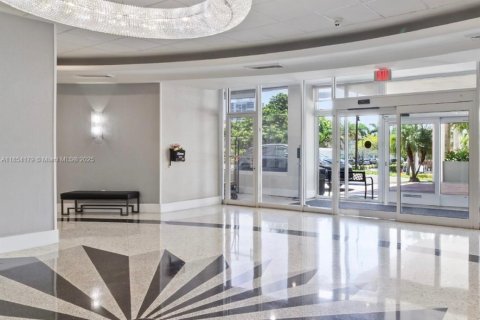 Copropriété à vendre à Hallandale Beach, Floride: 2 chambres, 102.19 m2 № 1963211 - photo 3