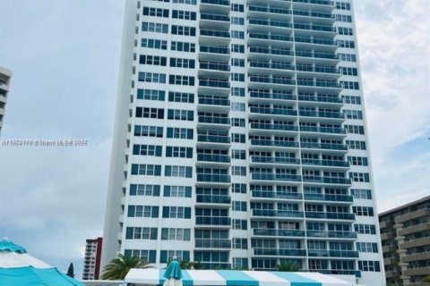 Copropriété à vendre à Hallandale Beach, Floride: 2 chambres, 102.19 m2 № 1963211 - photo 2
