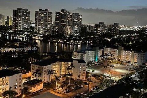 Copropriété à vendre à Hallandale Beach, Floride: 2 chambres, 102.19 m2 № 1963211 - photo 15