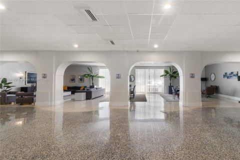 Copropriété à vendre à Hallandale Beach, Floride: 2 chambres, 102.19 m2 № 1963211 - photo 22