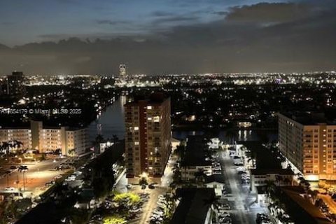 Copropriété à vendre à Hallandale Beach, Floride: 2 chambres, 102.19 m2 № 1963211 - photo 14