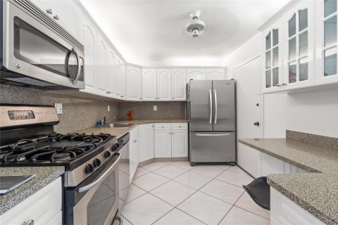 Copropriété à vendre à Hallandale Beach, Floride: 2 chambres, 102.19 m2 № 1963211 - photo 11