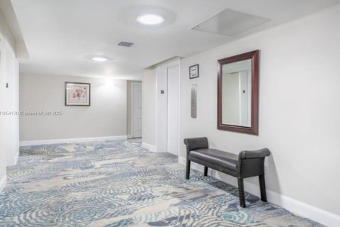 Copropriété à vendre à Hallandale Beach, Floride: 2 chambres, 102.19 m2 № 1963211 - photo 19