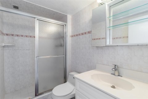 Copropriété à vendre à Hallandale Beach, Floride: 2 chambres, 102.19 m2 № 1963211 - photo 13