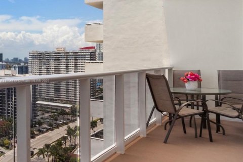 Copropriété à vendre à Hallandale Beach, Floride: 2 chambres, 102.19 m2 № 1963211 - photo 10