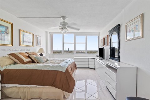 Copropriété à vendre à Hallandale Beach, Floride: 2 chambres, 102.19 m2 № 1963211 - photo 7