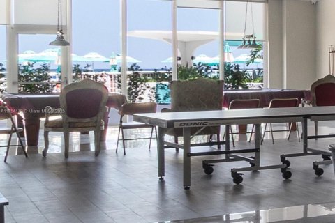 Copropriété à vendre à Hallandale Beach, Floride: 2 chambres, 102.19 m2 № 1963211 - photo 17