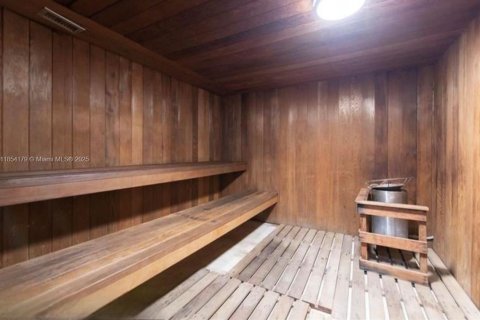 Copropriété à vendre à Hallandale Beach, Floride: 2 chambres, 102.19 m2 № 1963211 - photo 18