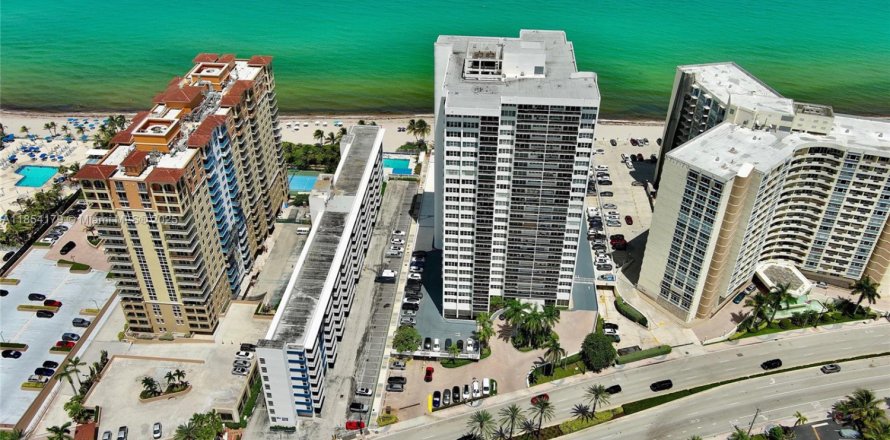 Condo à Hallandale Beach, Floride, 2 chambres № 1963211