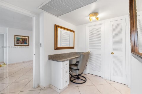Copropriété à vendre à Hallandale Beach, Floride: 2 chambres, 102.19 m2 № 1963211 - photo 9
