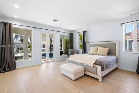 House in Fort Lauderdale, Florida 6 bedrooms, 429.39 sq.m. № 2068859 - photo 29