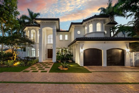 House in Fort Lauderdale, Florida 6 bedrooms, 429.39 sq.m. № 2068859 - photo 12