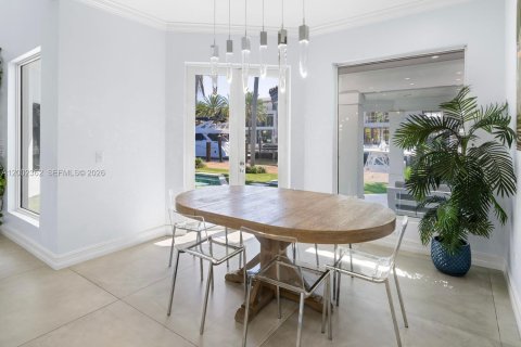 House in Fort Lauderdale, Florida 6 bedrooms, 429.39 sq.m. № 2068859 - photo 25