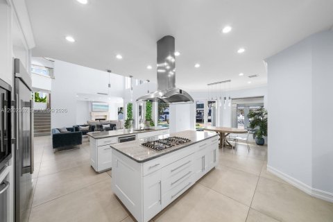 House in Fort Lauderdale, Florida 6 bedrooms, 429.39 sq.m. № 2068859 - photo 21