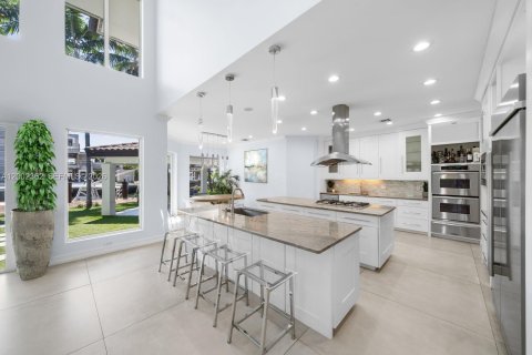 House in Fort Lauderdale, Florida 6 bedrooms, 429.39 sq.m. № 2068859 - photo 20