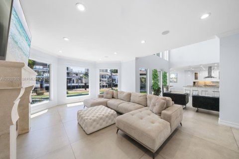 House in Fort Lauderdale, Florida 6 bedrooms, 429.39 sq.m. № 2068859 - photo 26