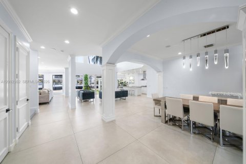 House in Fort Lauderdale, Florida 6 bedrooms, 429.39 sq.m. № 2068859 - photo 15