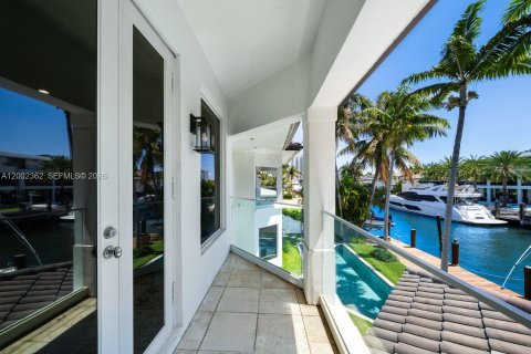 House in Fort Lauderdale, Florida 6 bedrooms, 429.39 sq.m. № 2068859 - photo 30